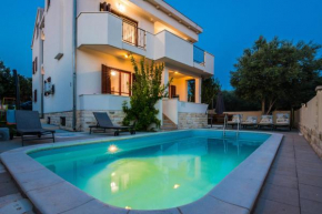 Family friendly house with a swimming pool Sveti Filip i Jakov, Biograd - 15775